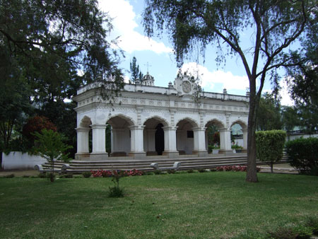 park_antigua_guat.jpg