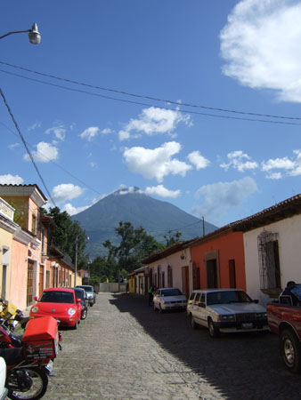 strasse4_antigua_guat.jpg