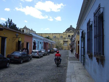 strasse6_antigua_guat.jpg