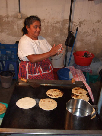 strassentortilla3_antigua_guat.jpg