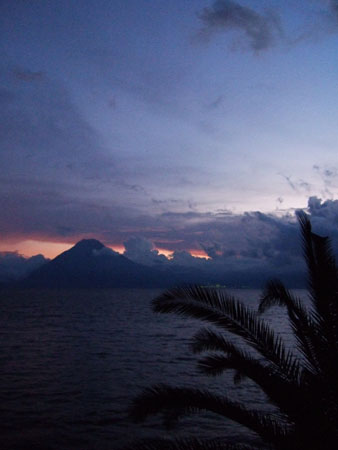 vulkan_lago_atitlan_panajachel_guate